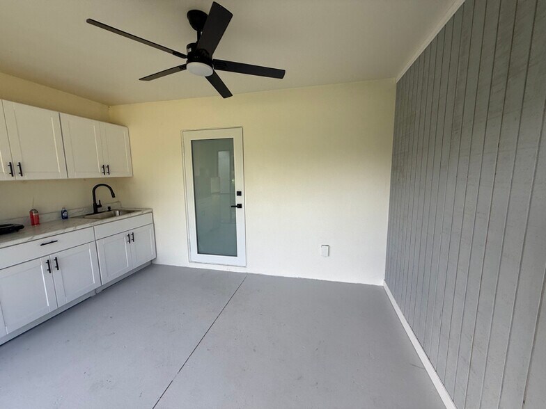 Building Photo - 513 Walter Gifford Ave S