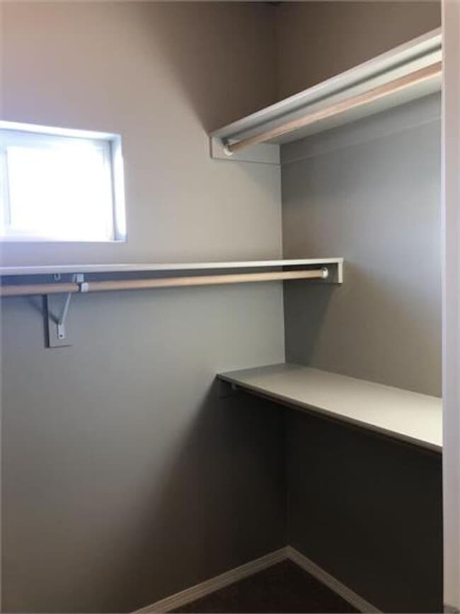 Building Photo - Beautiful 3 bedroom 2 bath house in Bozeman with a fenced yard