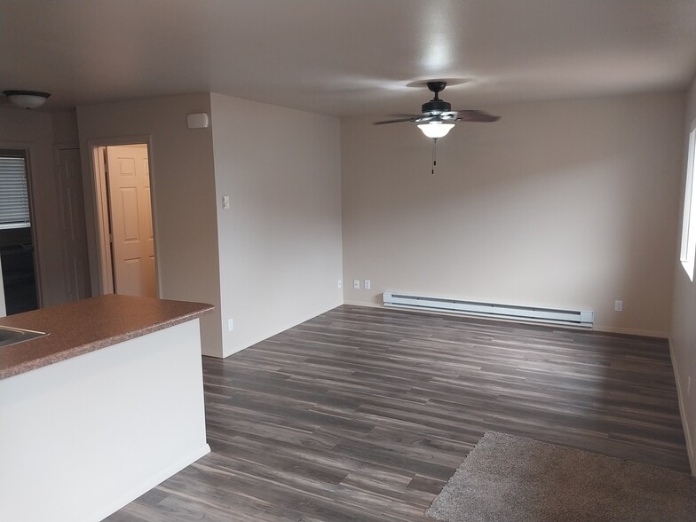 Building Photo - 207 4th St SW