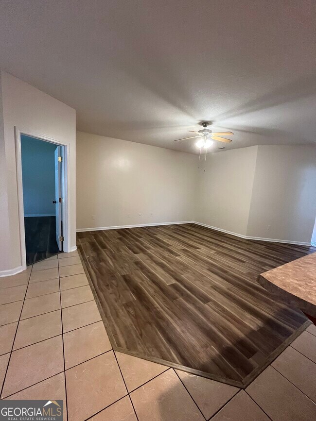 Building Photo - 206 Royal Palms Ave