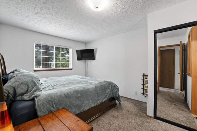 Building Photo - 113 S Neyland Ave
