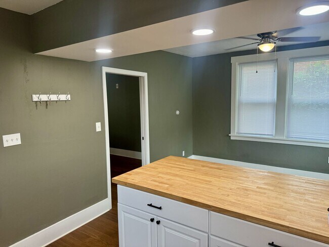 Building Photo - 931 Baldwin St