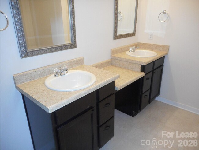 Building Photo - 7156 Pitzer Dr