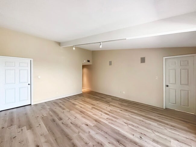 Building Photo - Gorgeous 3BD/2BA House in Pacific Beach W/...