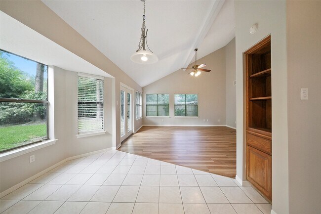 Building Photo - 2402 Brookdale Dr