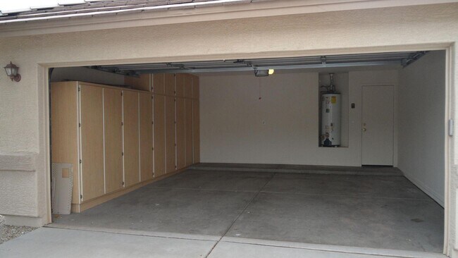 Building Photo - 16377 W Cottonwood St