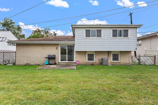 Building Photo - 1144 E 160th Pl