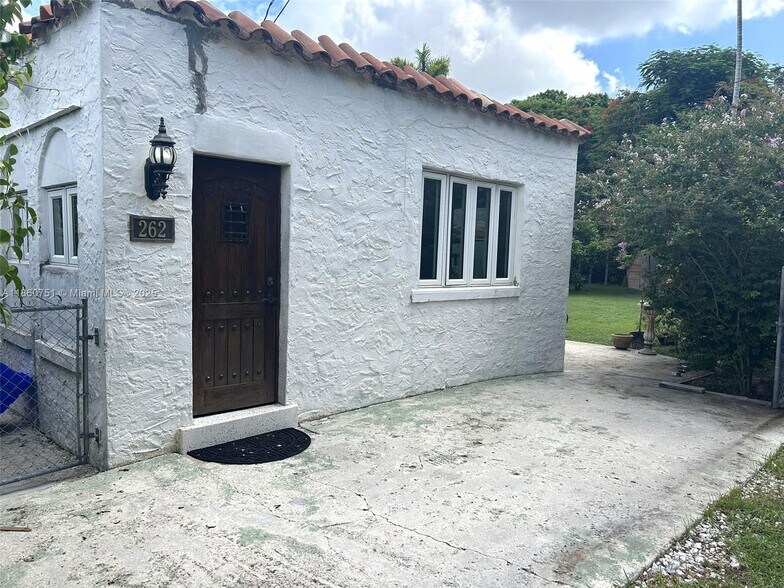 Building Photo - 262 NE 96th St