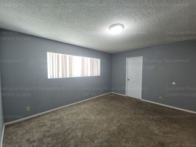 Building Photo - 3 Bedroom 2 Bath house