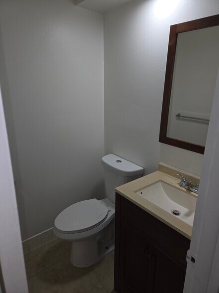 Building Photo - 8917 NW 28th Dr