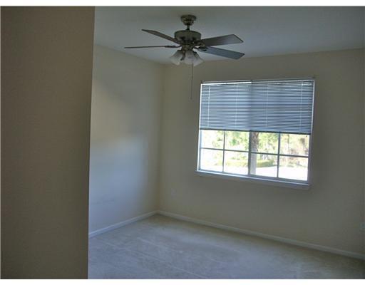 Building Photo - 4203 Myrtlewood Cir E