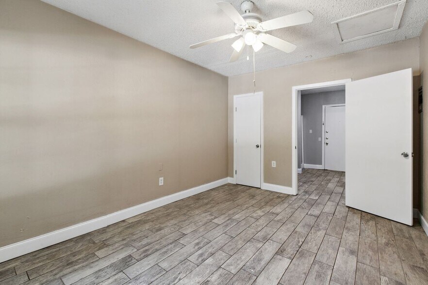 Building Photo - 6702 Colony Park Dr