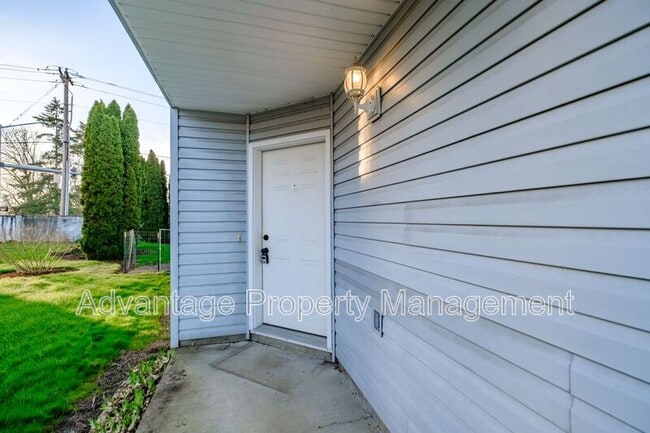 Building Photo - 2872 Raleigh Ct SE