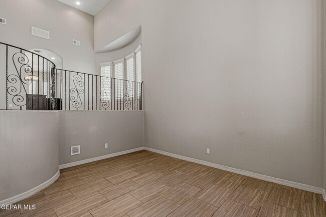 Building Photo - 14293 Meadow Lake Ave