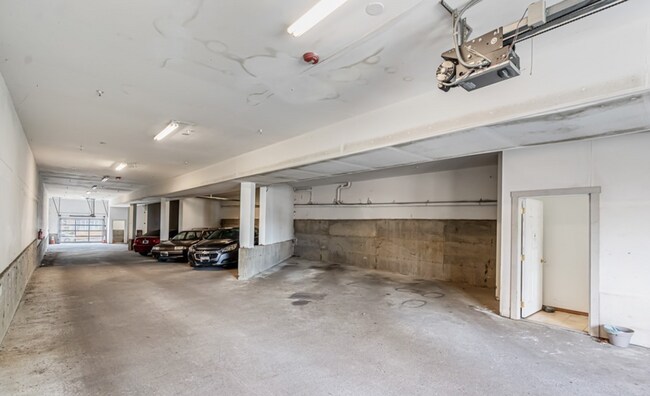 Building Photo - 3010 Norton Ave