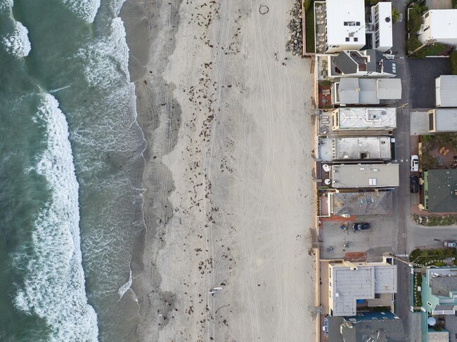 Building Photo - 2606 Ocean Front