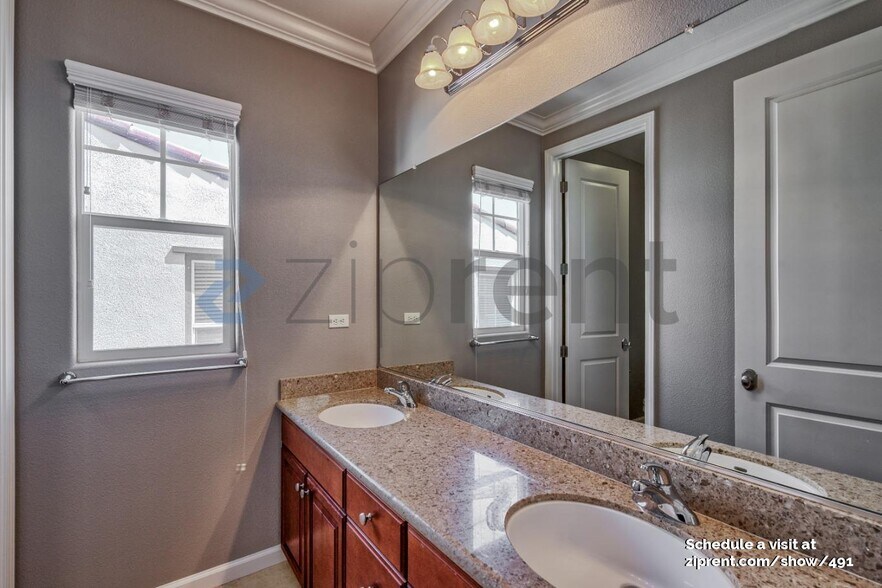 Building Photo - 833 Griffon Ct