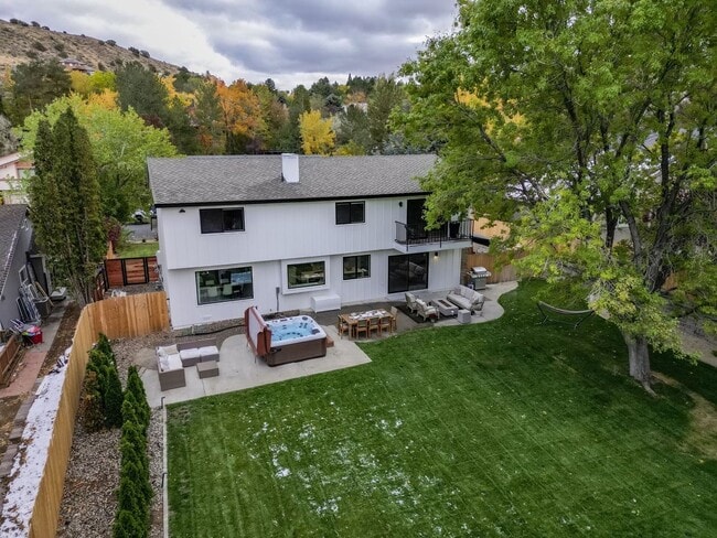 Building Photo - 3390 Thornhill Dr