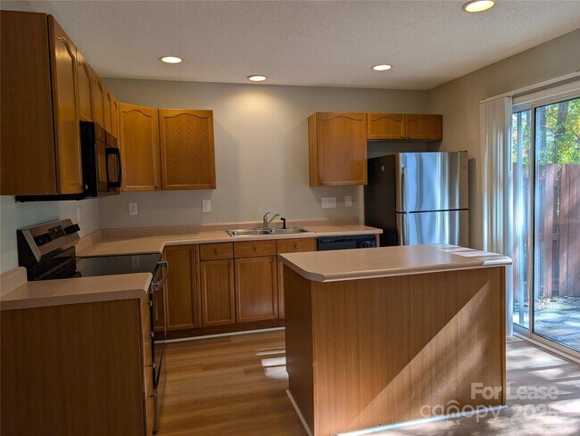 Building Photo - 2251 Cigar Ct