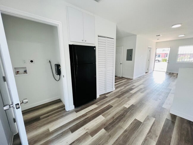 Building Photo - Fabulous Renovation! Gorgeous Three Bedroom and One Bath Home!