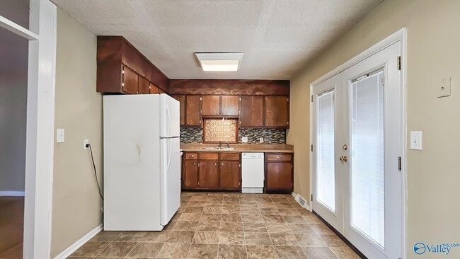 Building Photo - 712 Larry Dr