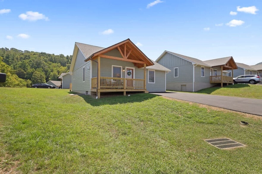Building Photo - 263 Camp Rock Rd