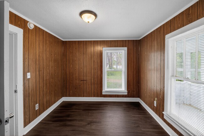 Building Photo - 225 Sunset Ave