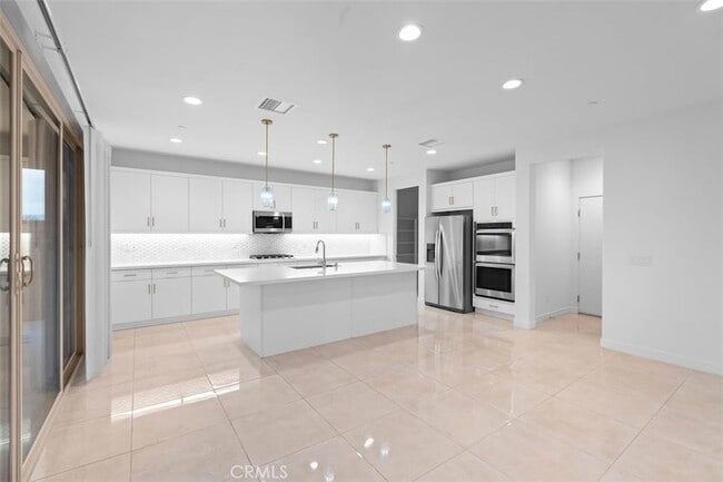 Building Photo - 35963 Bertain Dr