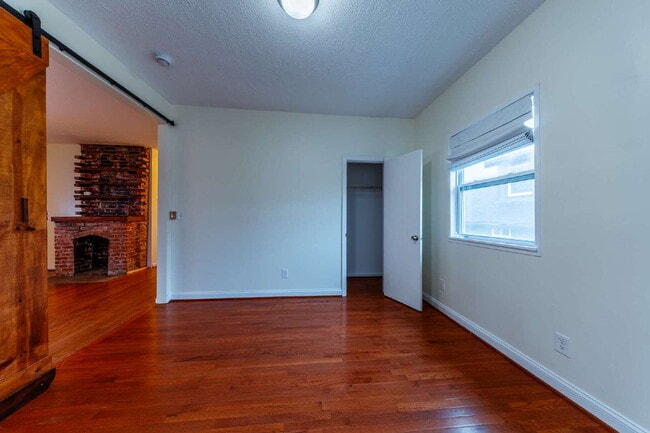 Building Photo - NOW AVAILABLE!  Charming East Nashville Bungalow for Lease!