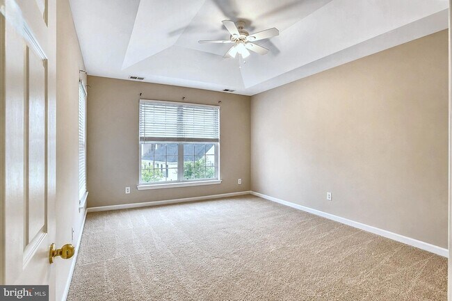 Building Photo - 25340 Lake Mist Square