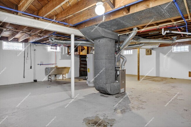 Building Photo - Charming Recently Renovated 3-Bedroom Bungalow in Detroit!