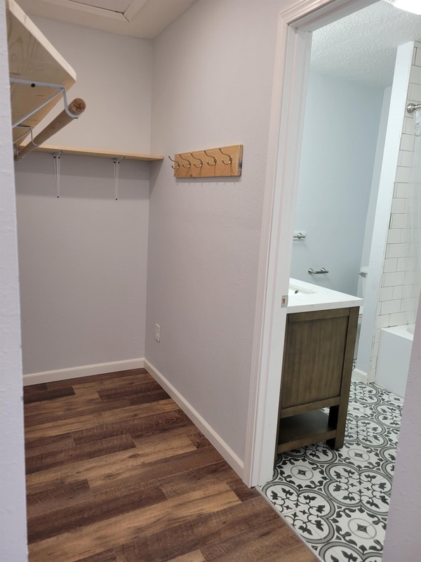 Building Photo - 2255 Fairfax Dr