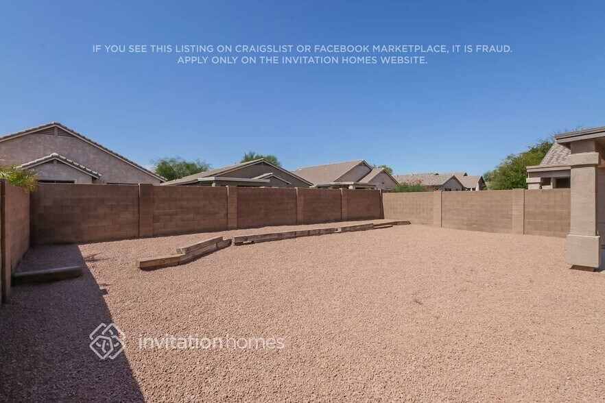 Building Photo - 155 E Canary Ct