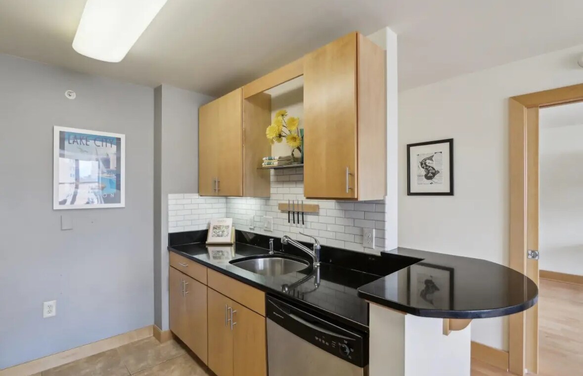Building Photo - 333 W Mifflin St