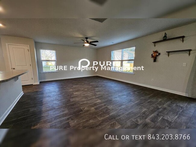 Building Photo - Spacious 4 Bedroom 3 Bathroom Rental Avail...