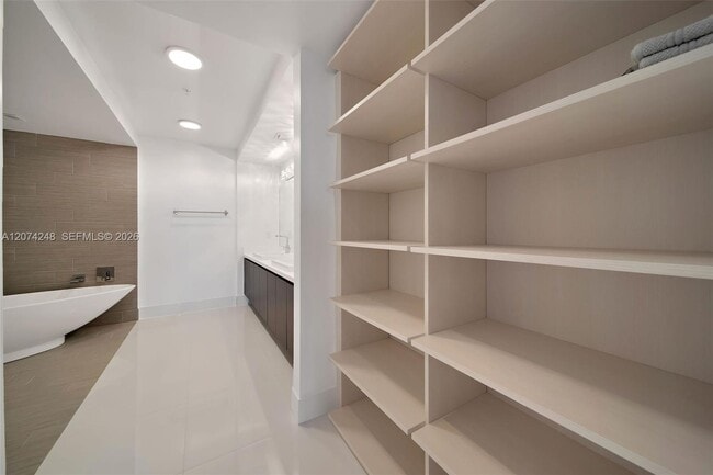 Building Photo - 300 Sunny Isles Blvd