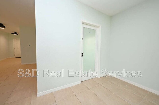 Building Photo - 2028 Rosewood Cir