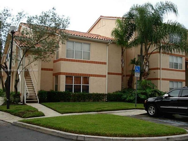 Building Photo - 3350 Pinewalk Dr N
