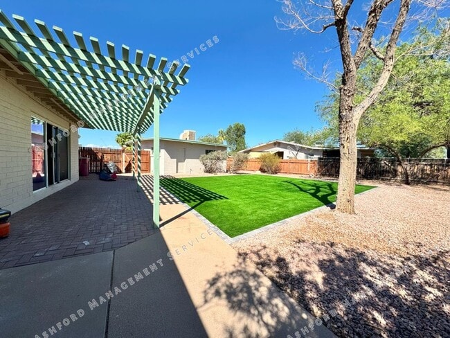 Building Photo - South Scottsdale huge corner lot 3 bedroom...