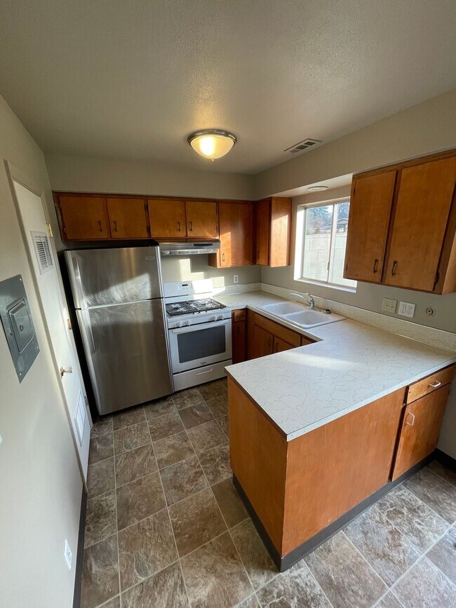 Building Photo - 415-425-435-445 S. 9th St.