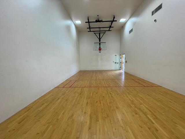 Building Photo - 401 Villa Cir