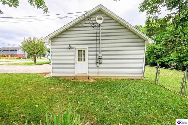 Building Photo - 1802 Oriole Dr