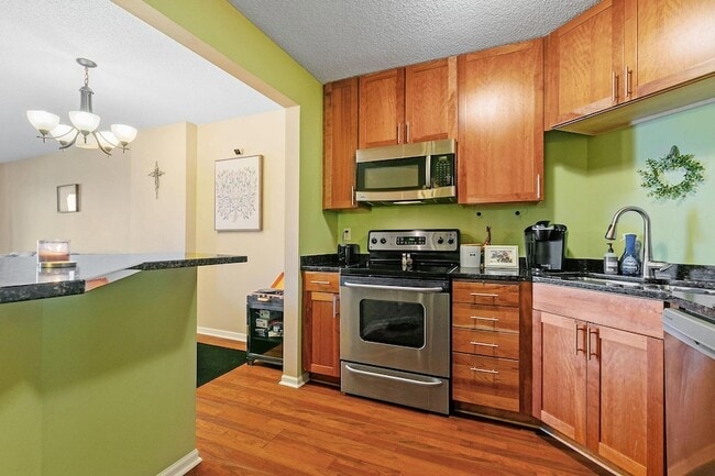 Building Photo - 401 S 1st St