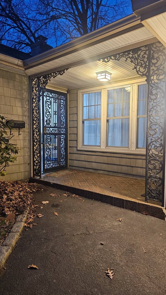 Building Photo - 5 Ontario Dr