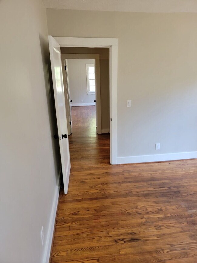 Building Photo - $500 off one month with 18 month lease!!! ...