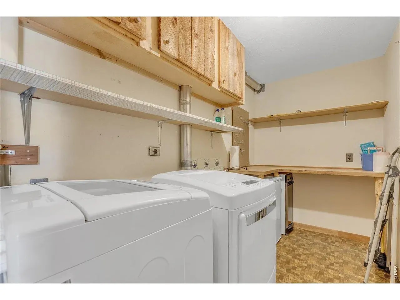 Building Photo - 679 Cougar Dr