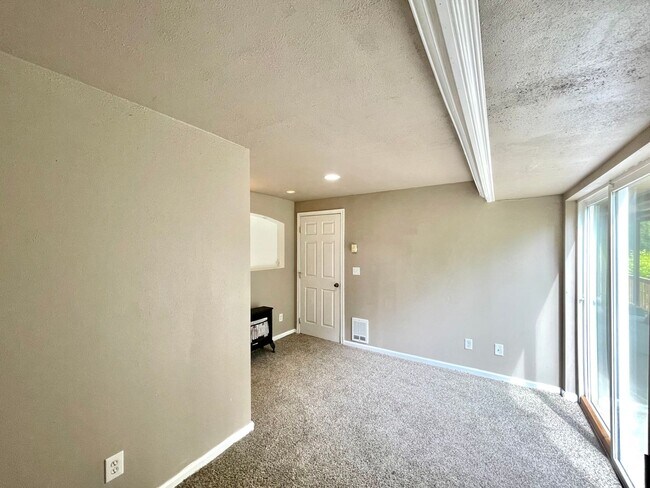 Building Photo - 14033 SE 185th Pl