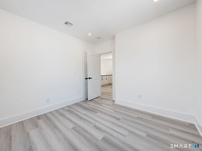 Building Photo - 44 Wallace Row