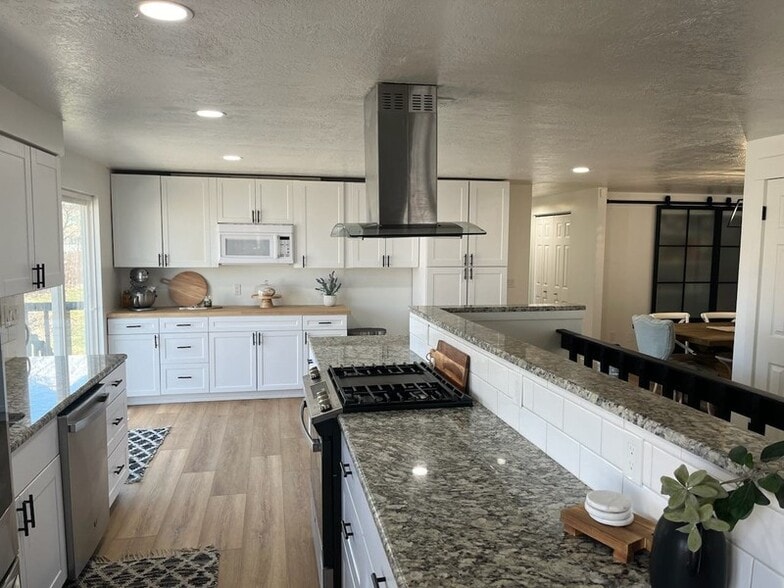 Building Photo - 5720 Oakwood Dr