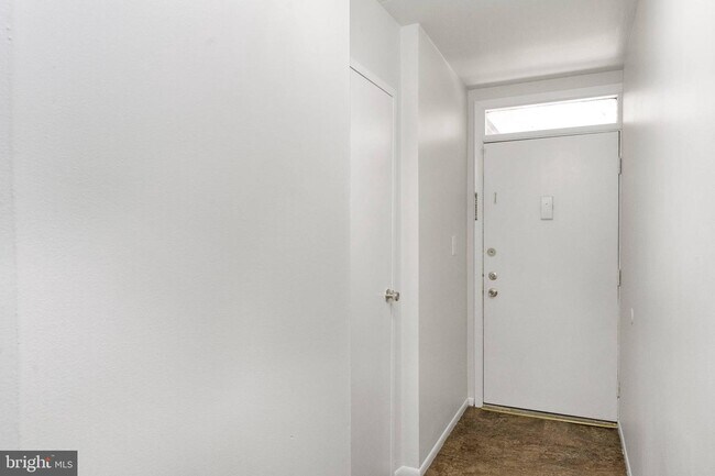 Primary Photo - 222 Stony Way